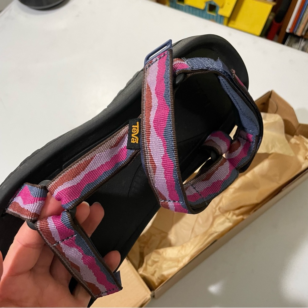 NIB Tevas - Picture 3 of 5